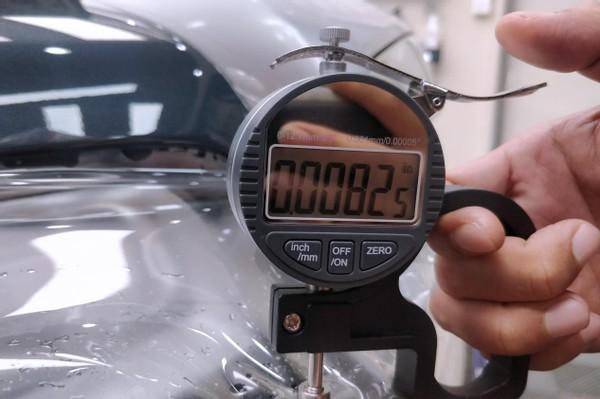 El espesor de la película para envolver automóviles